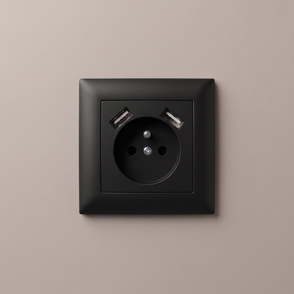 Ühekohaline maandusega pistikupesa + 2x USB-A OSTE JNH003-G Black