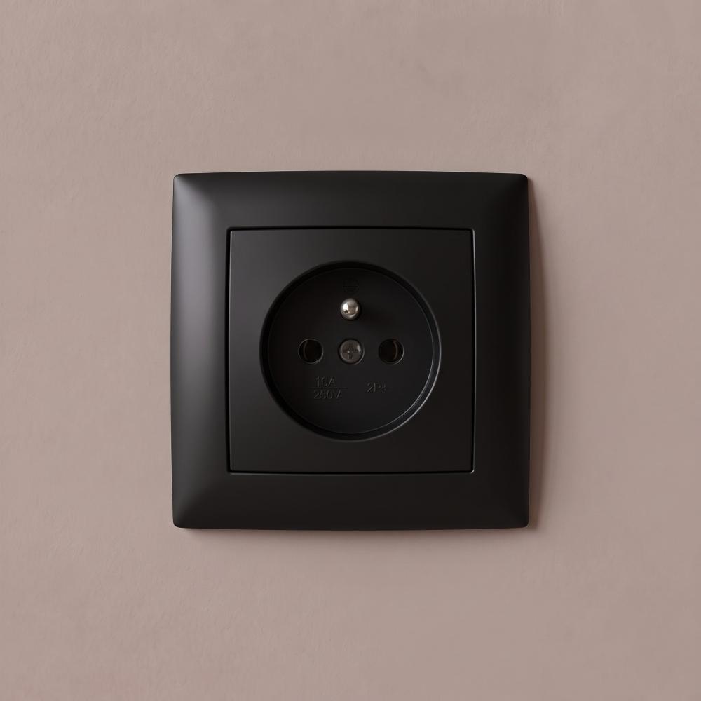 Single grounded socket with frame OSTE JNH001-G Black