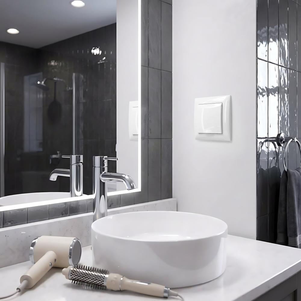 Vienvietīga rozete ar zemējumu un vāciņu OSTE JNH005-G White