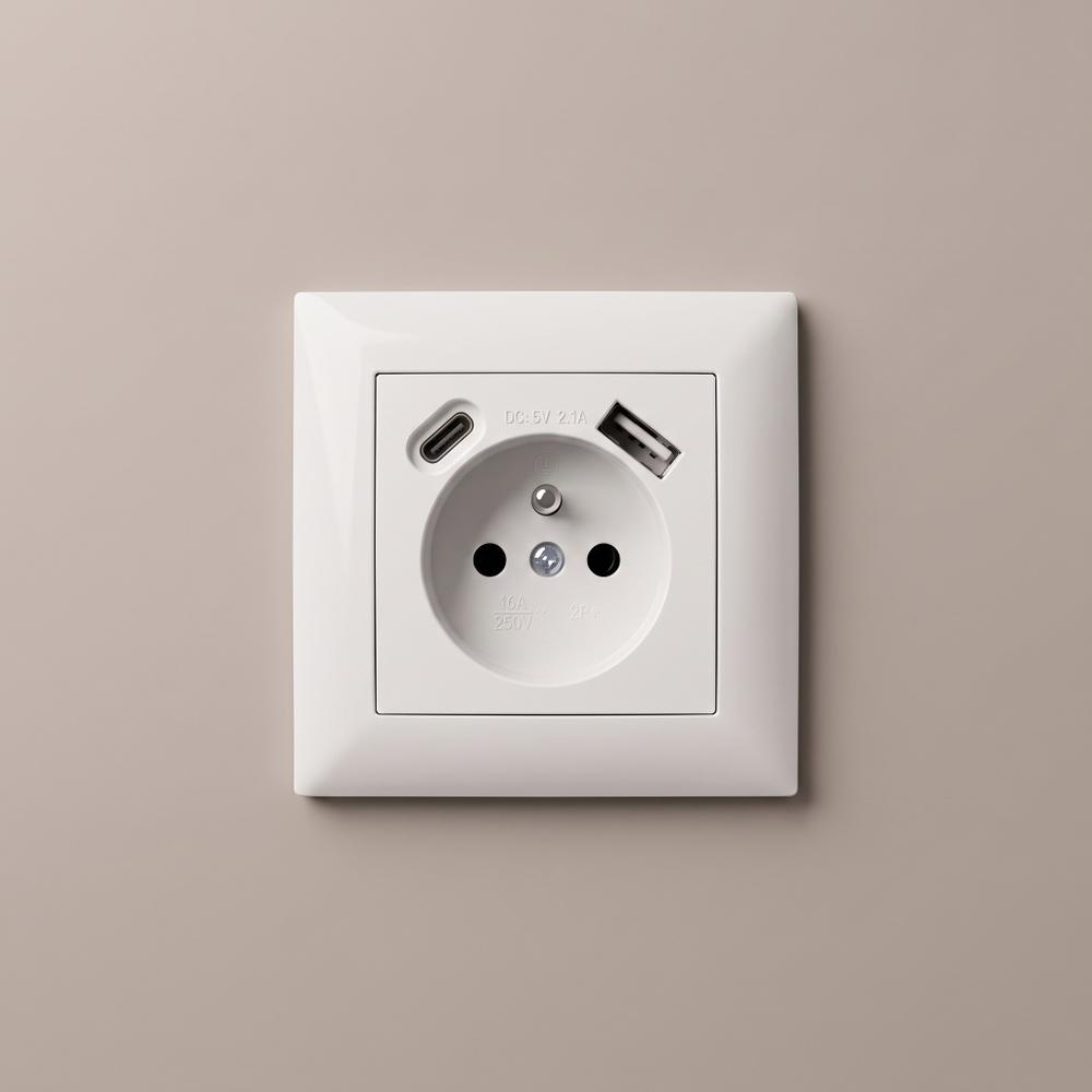 Ühekohaline maandusega pistikupesa + USB-A USB-C OSTE JNH004-G White