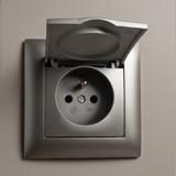 Единичен контакт със заземяване и капаче с рамка OSTE JNH005-G Grey