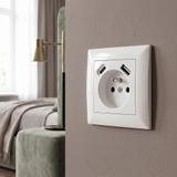 Ühekohaline maandusega pistikupesa + USB-A USB-C OSTE JNH004-G White