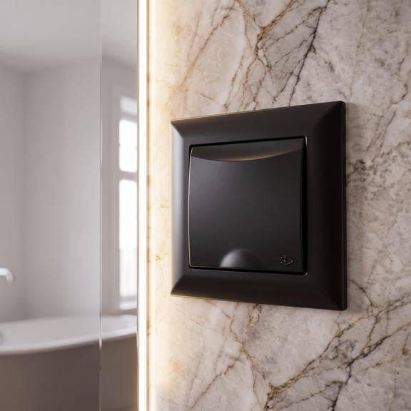 Единичен контакт със заземяване и капаче с рамка OSTE JNH005-G Black