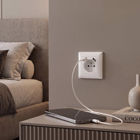 Ühekohaline maandusega pistikupesa + USB-A USB-C OSTE JNH004-G White